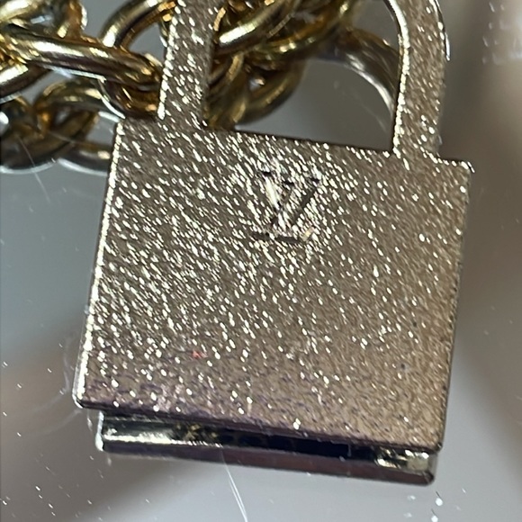 LV Louis Vuitton bundle with mini luggage tag and zipper pull charm - Picture 7 of 8